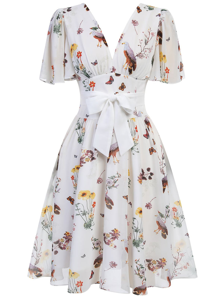 [Pré-vente] Robe blanche à col en V avec nœud et motifs de fleurs et d'oiseaux