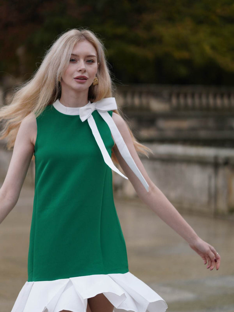 Robe sans manches orange à nœud papillon des années 1960