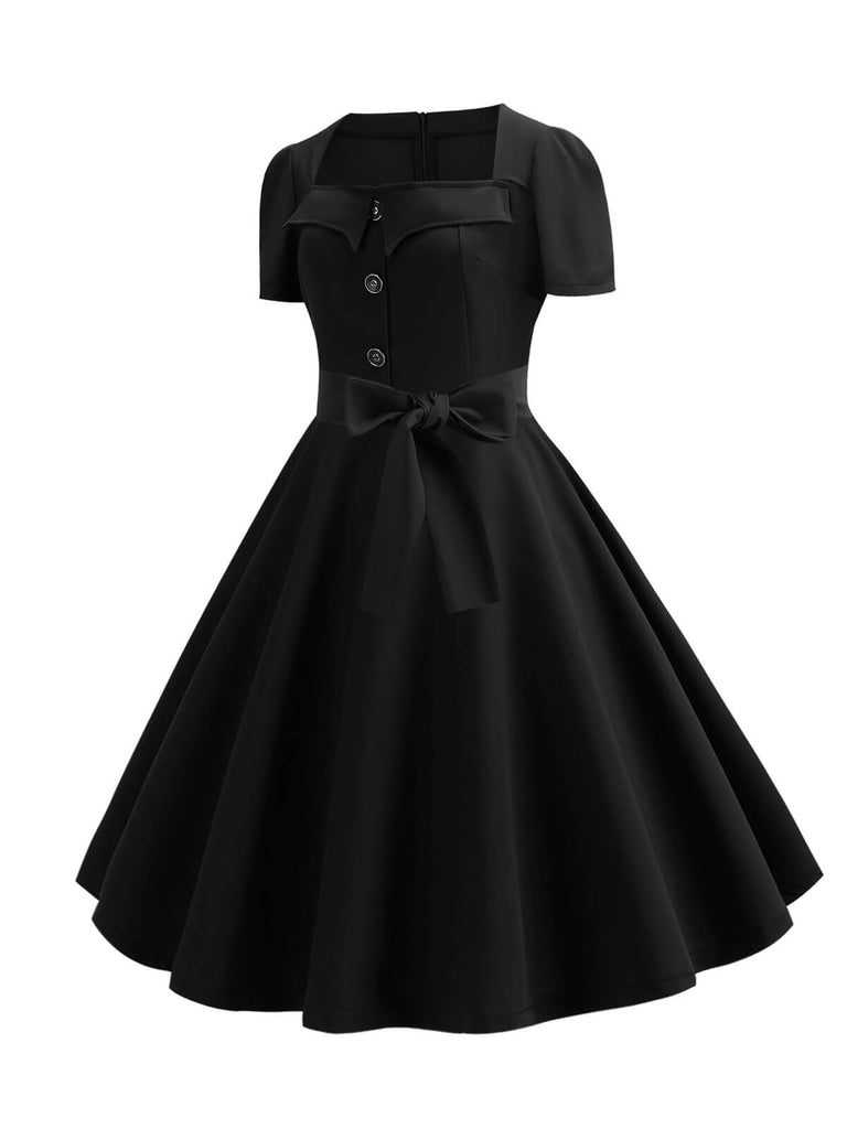 Robe à manches courtes noire et col carré des années 1950 et ensemble d'accessoires