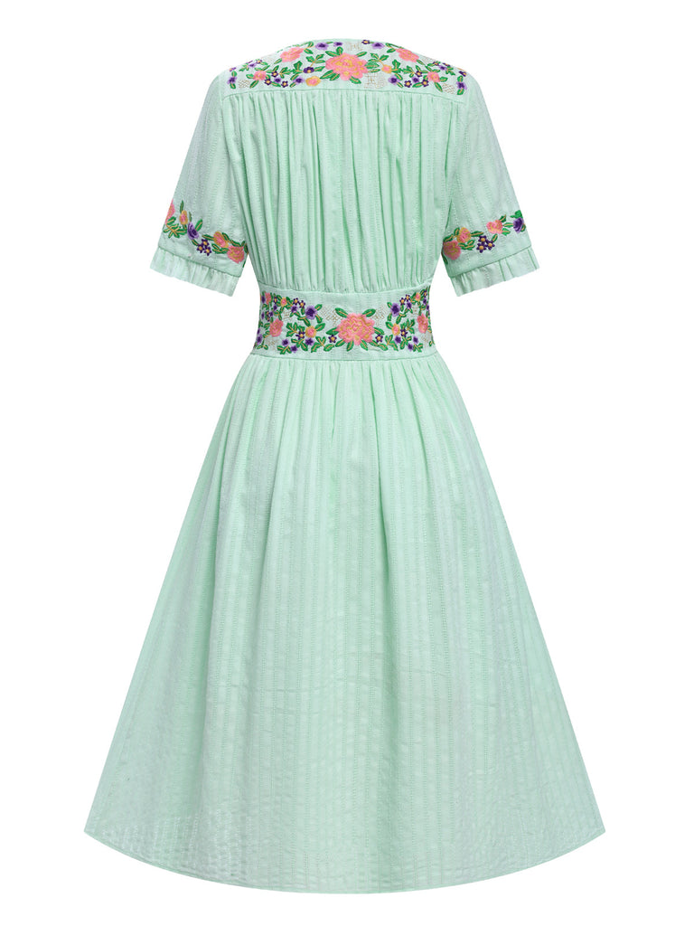 Robe fleurie brodée vert menthe à col en V en pur coton des années 40