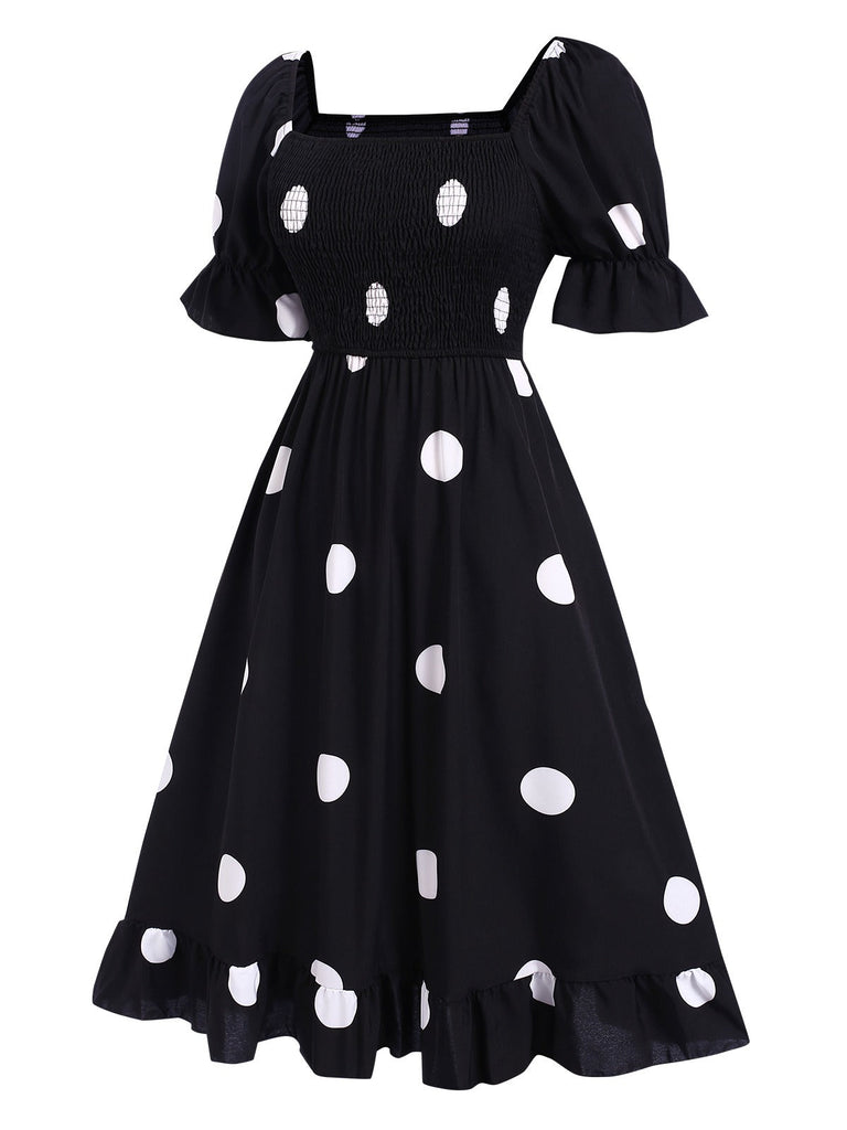 Robe froncée noire à volants et à pois des années 1940