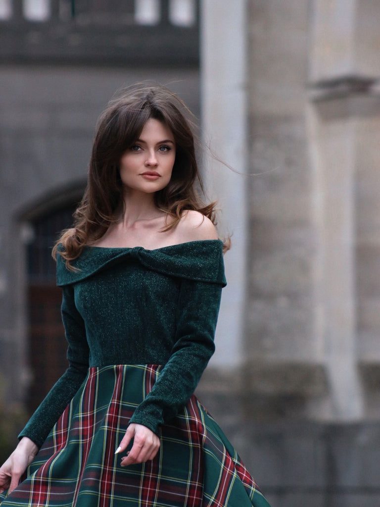 Robe de Noël verte à épaules dénudées en tartan des années 1950