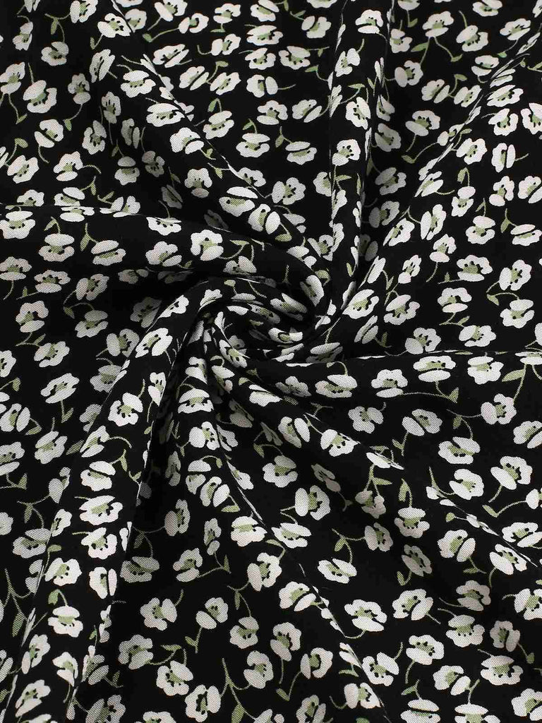 Robe noire à manches lanternes  à petites fleurs revers des années 1950