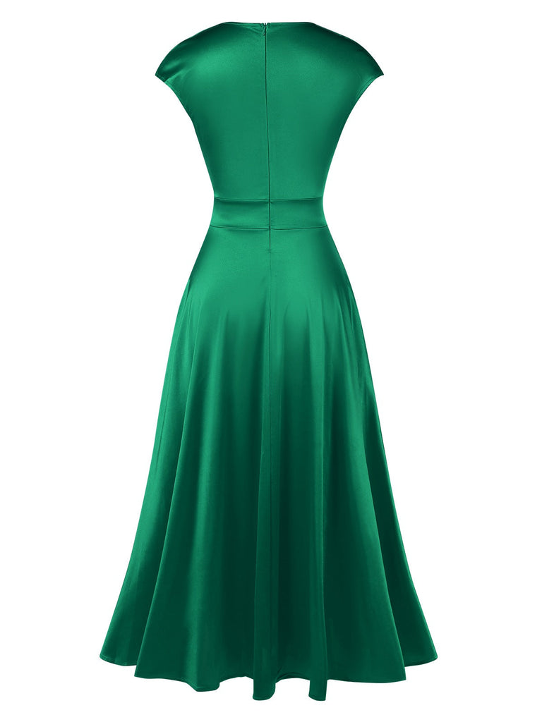 Robe en satin à col en V profond et couleur unie des années 1950