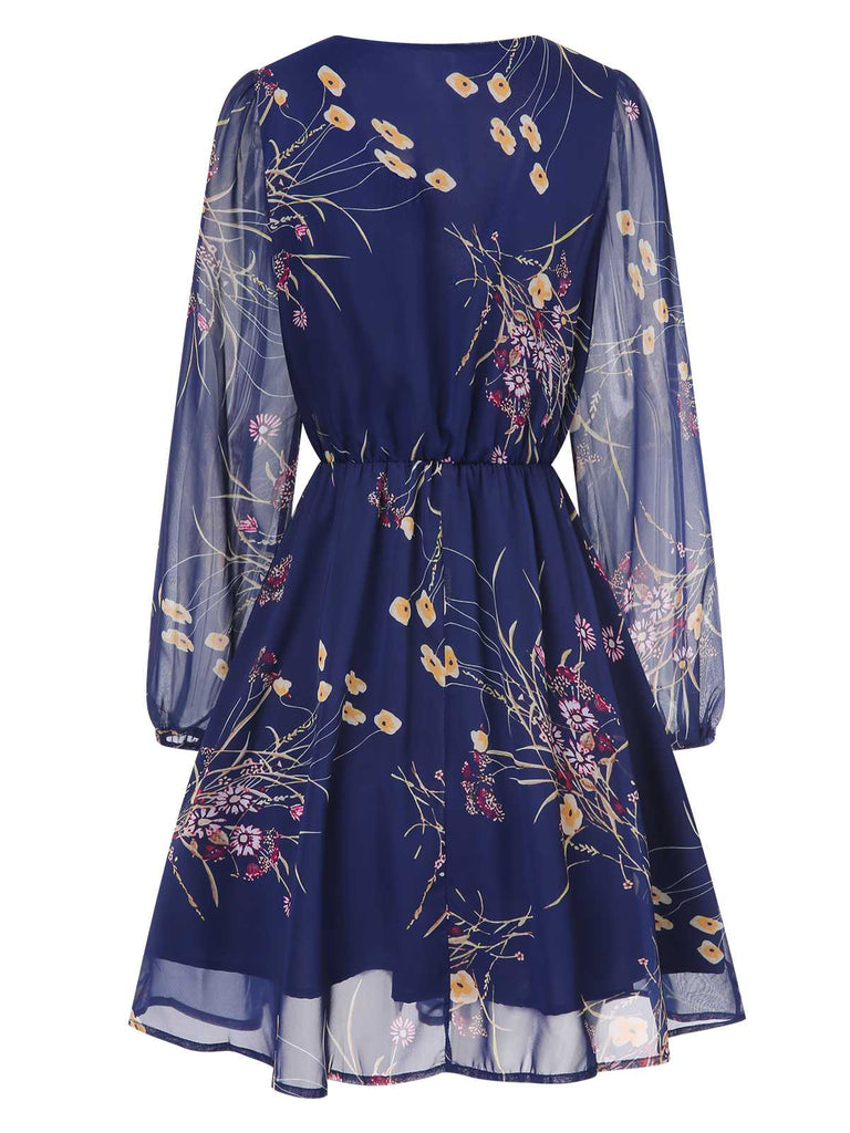 Robe bleu foncé à manches bouffantes et col en V à imprimé floral des années 1940