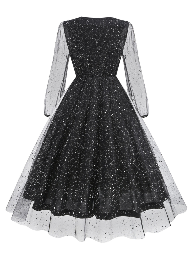 Robe noire à col en V et paillettes en maille des années 1950