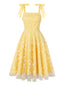 Robe en maille brodée de marguerites jaune des années 1950