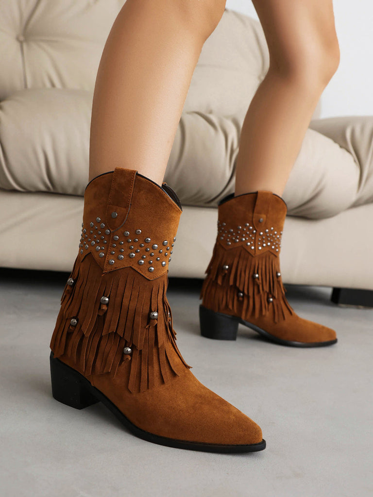 Bottines en daim pointues à rivets et pompons