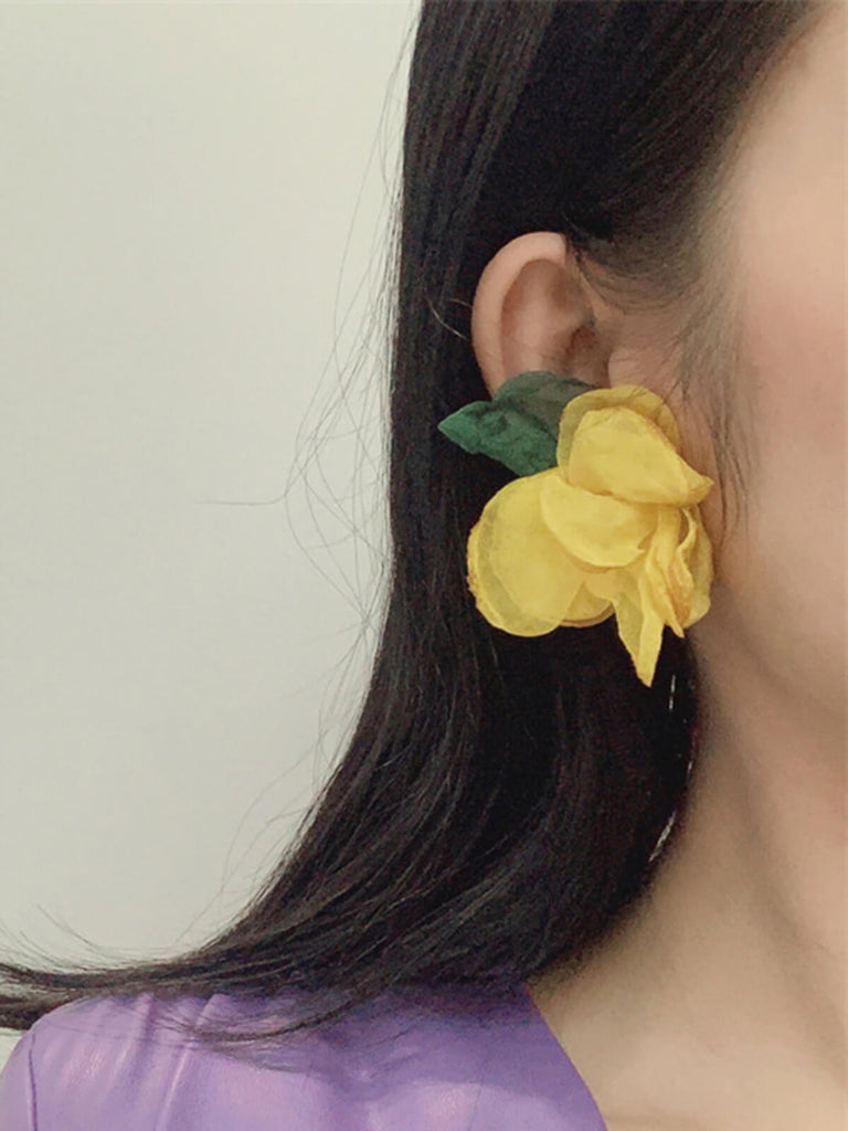 Boucles d'oreilles à tige rétro en mousseline de soie avec fleurs 3D