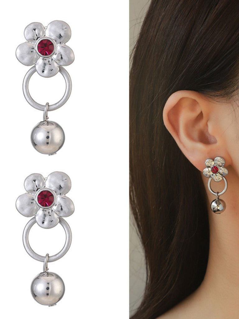 Boucles d'oreilles clochettes en argent et strass rouges