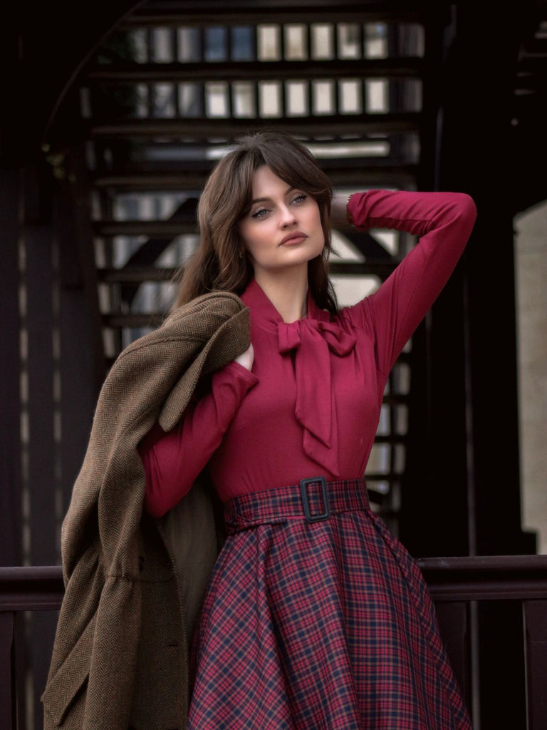 Robe en tricot à carreaux rouge des années 1950