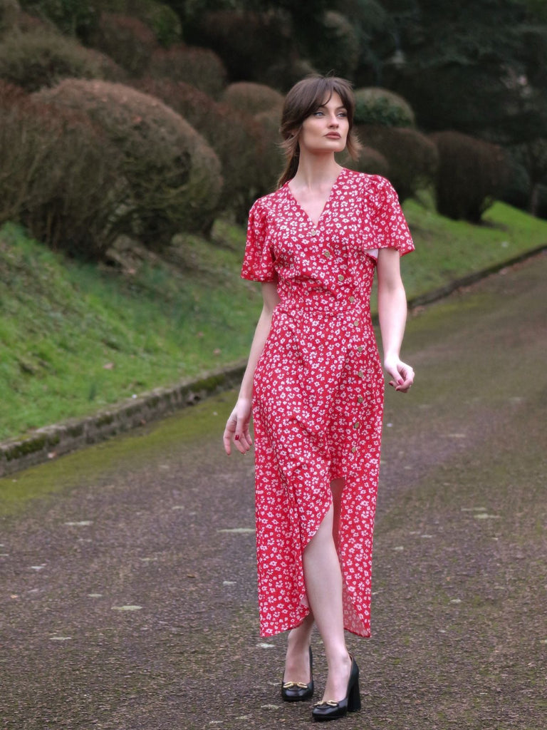 Robe rouge à col en V à fleurs des années 1930 Chic